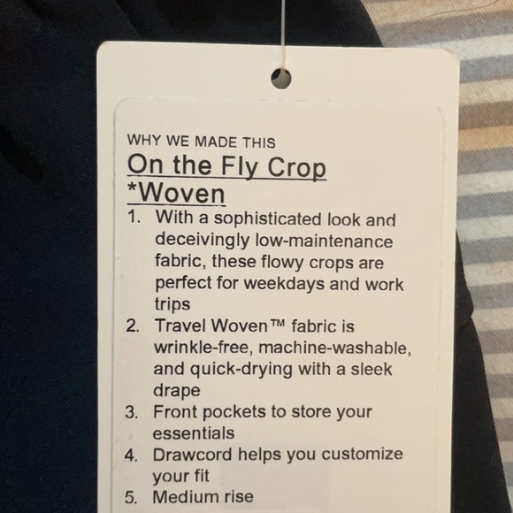 Women’s Lululemon on the fly crop woven - Picture 3 of 5